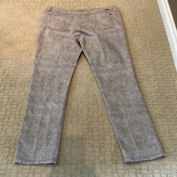 Fabulous😱snake print Nicole Miller size 16 jeans. - Picture 10 of 16